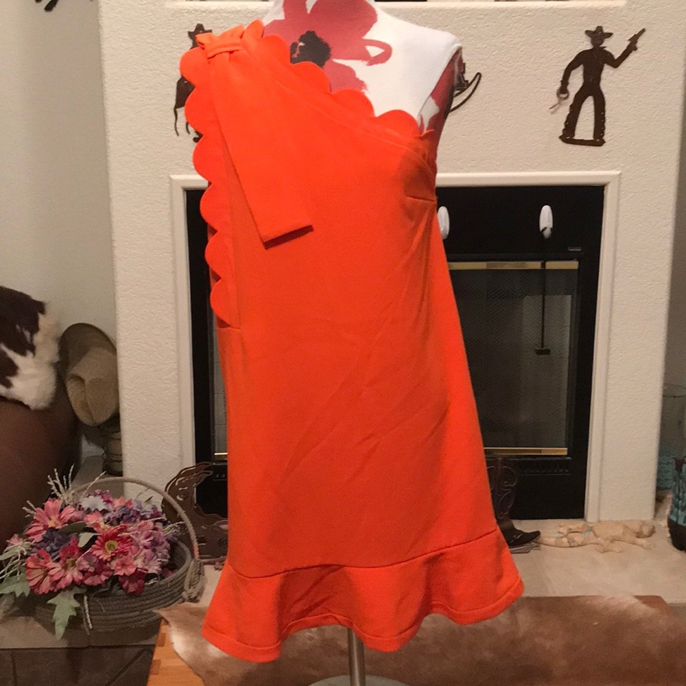 One shoulder, orange dress!